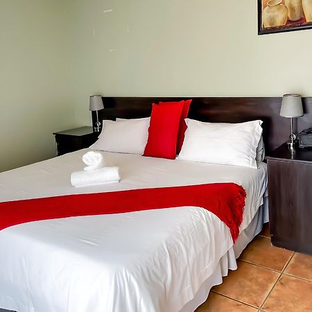 Oasis Of Life Guest House Witbank Exterior foto