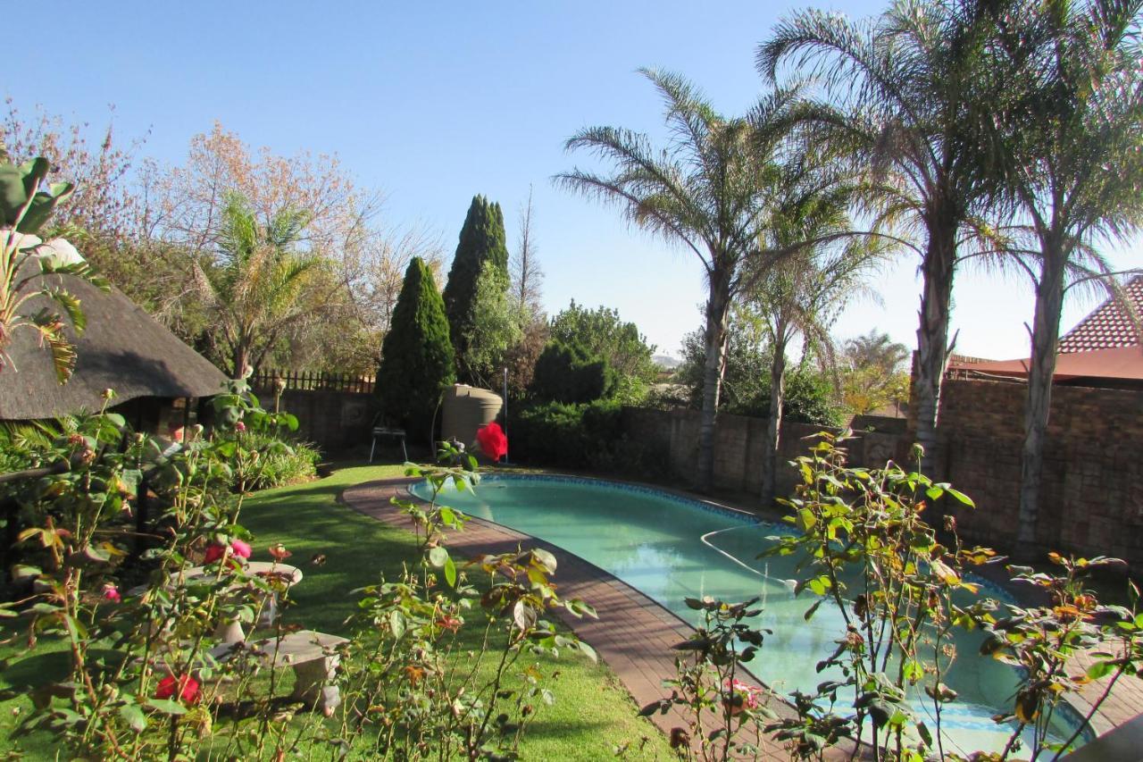 Oasis Of Life Guest House Witbank Exterior foto